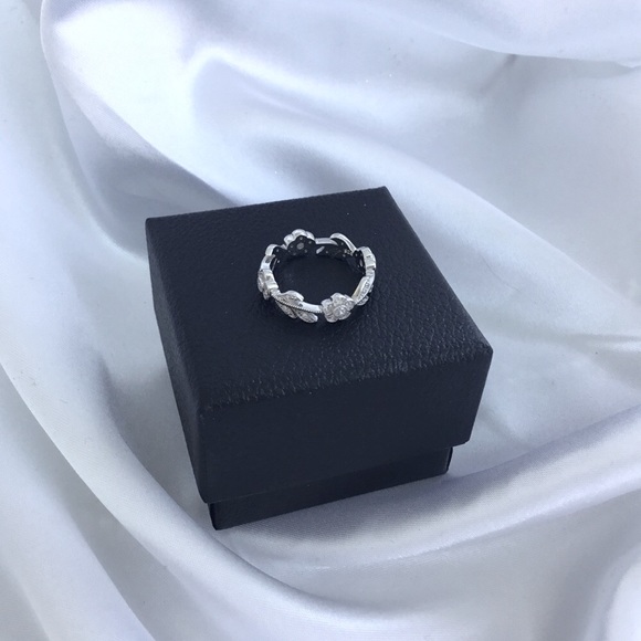 Sale $25! Sterling Silver Cz Flower Band - Picture 13 of 16